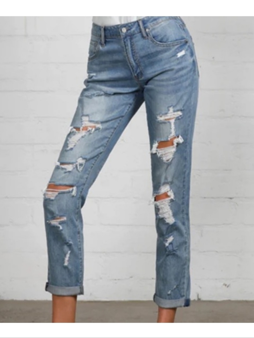 American Eagle Tomgirl Destroyed Button Fly Ankle Cropped Jeans - Size 4